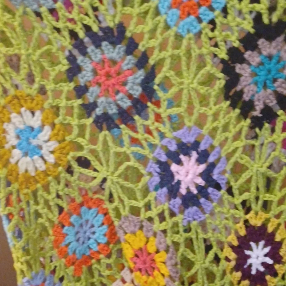 Crochet floral pants - Picture 2 of 3